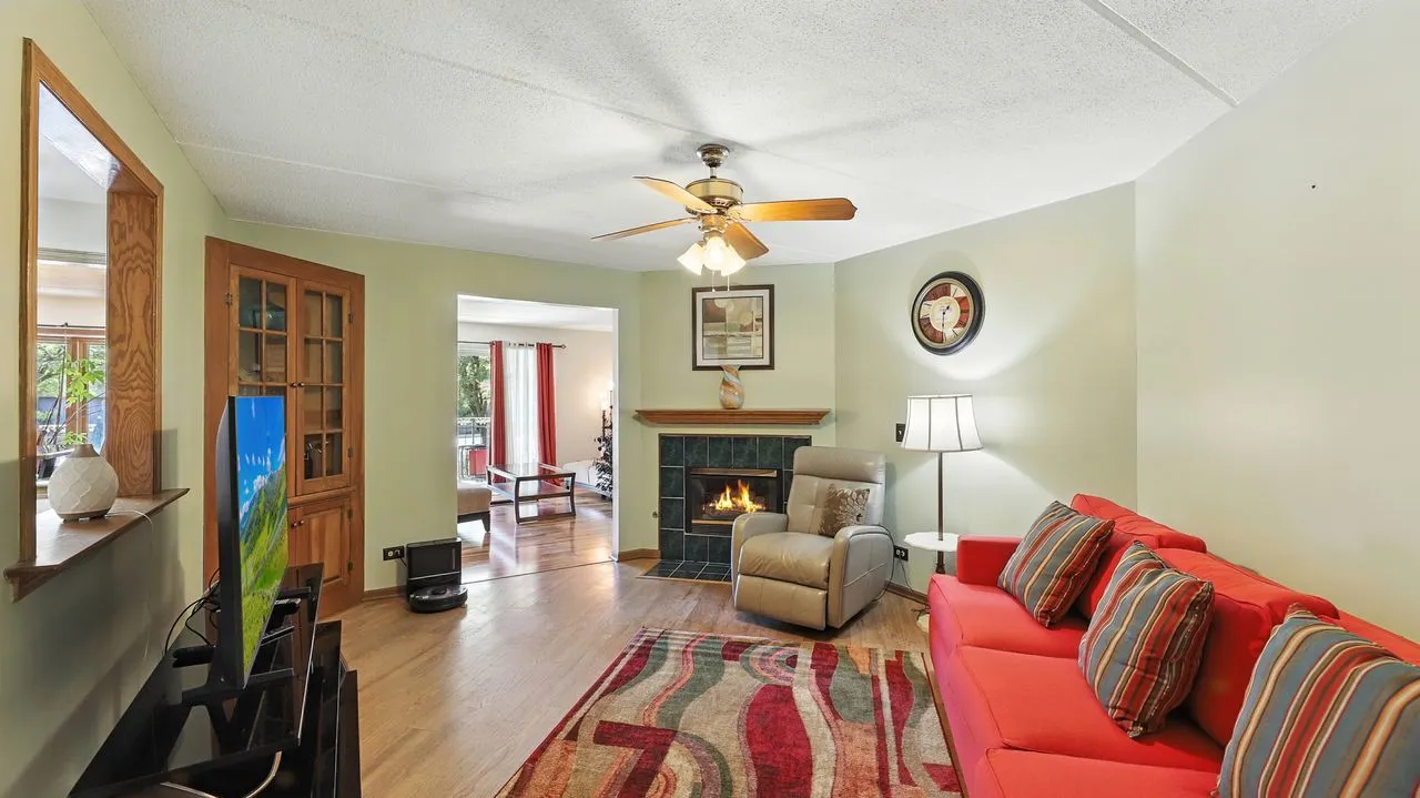 6980 W Touhy Avenue 202 IL