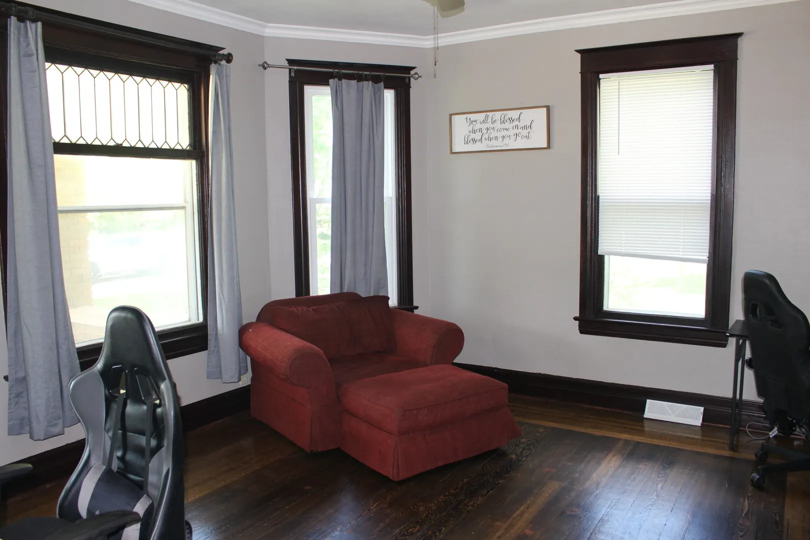 300 W Linden Street IL