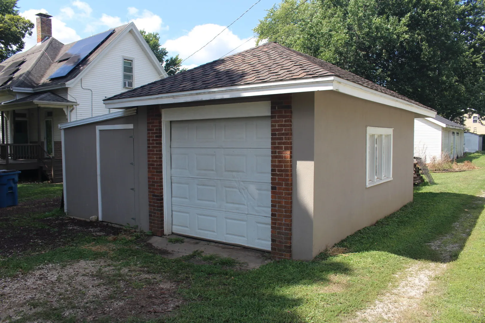300 W Linden Street IL