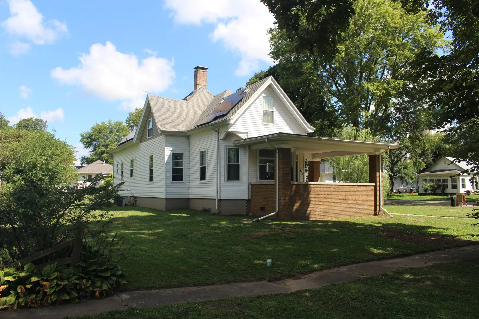 300 W Linden Street IL