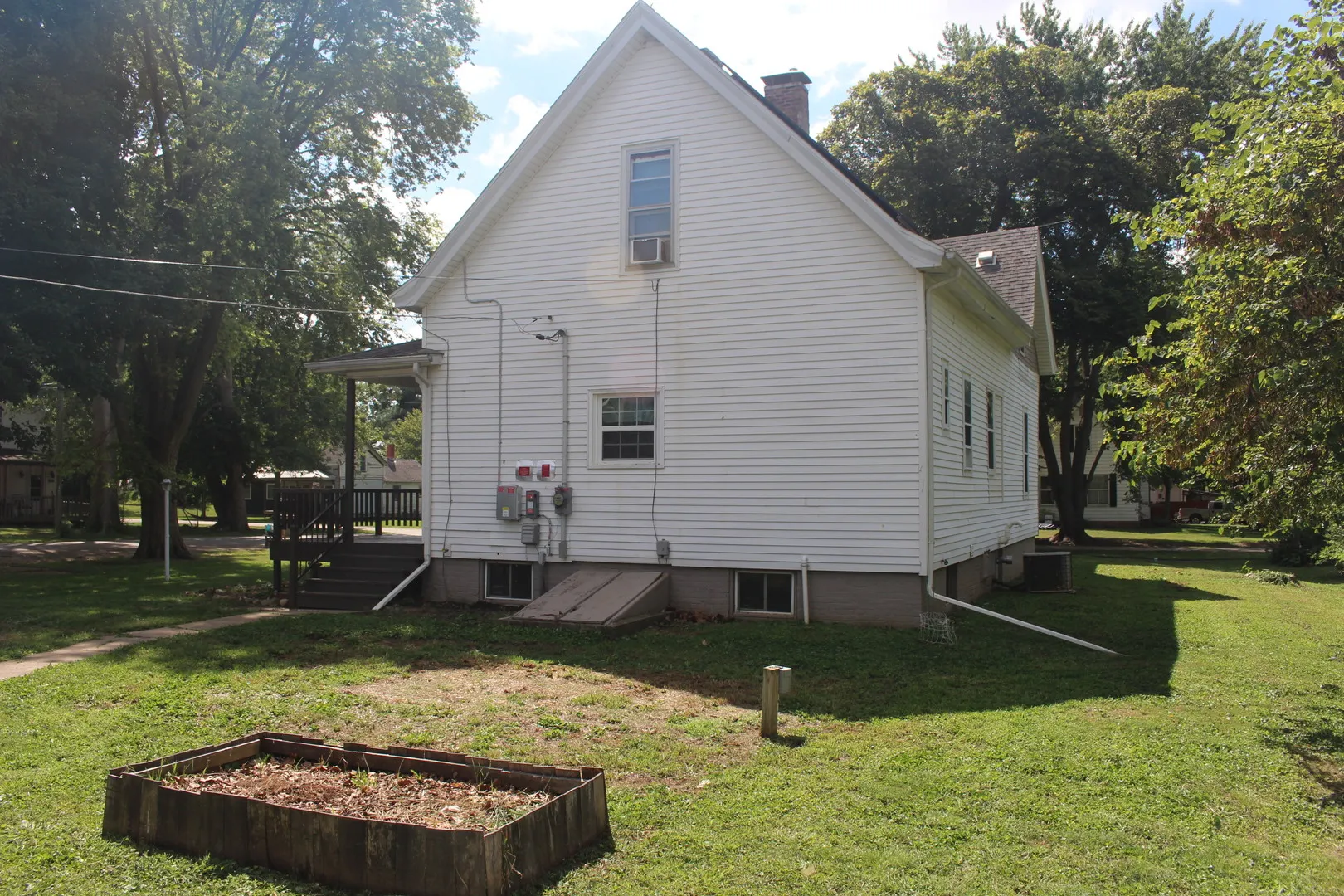 300 W Linden Street IL