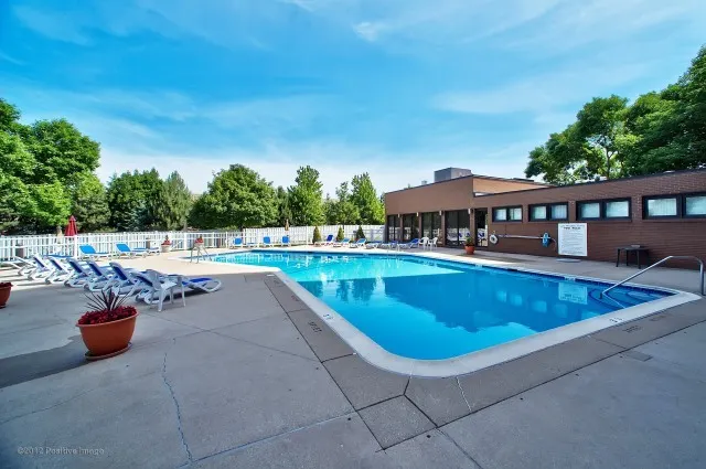 6340 AMERICANA Drive 720 IL
