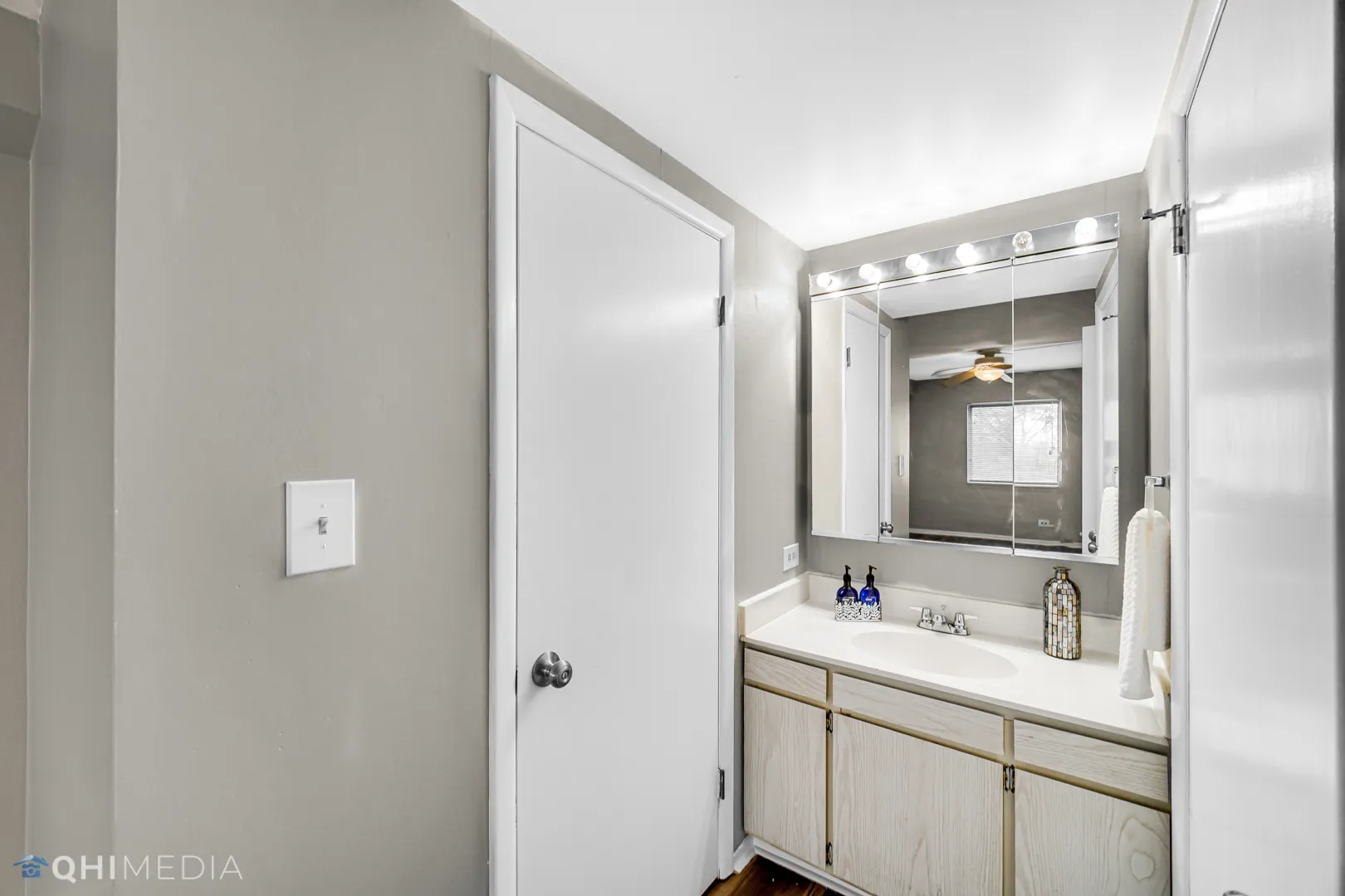 6340 AMERICANA Drive 720 IL