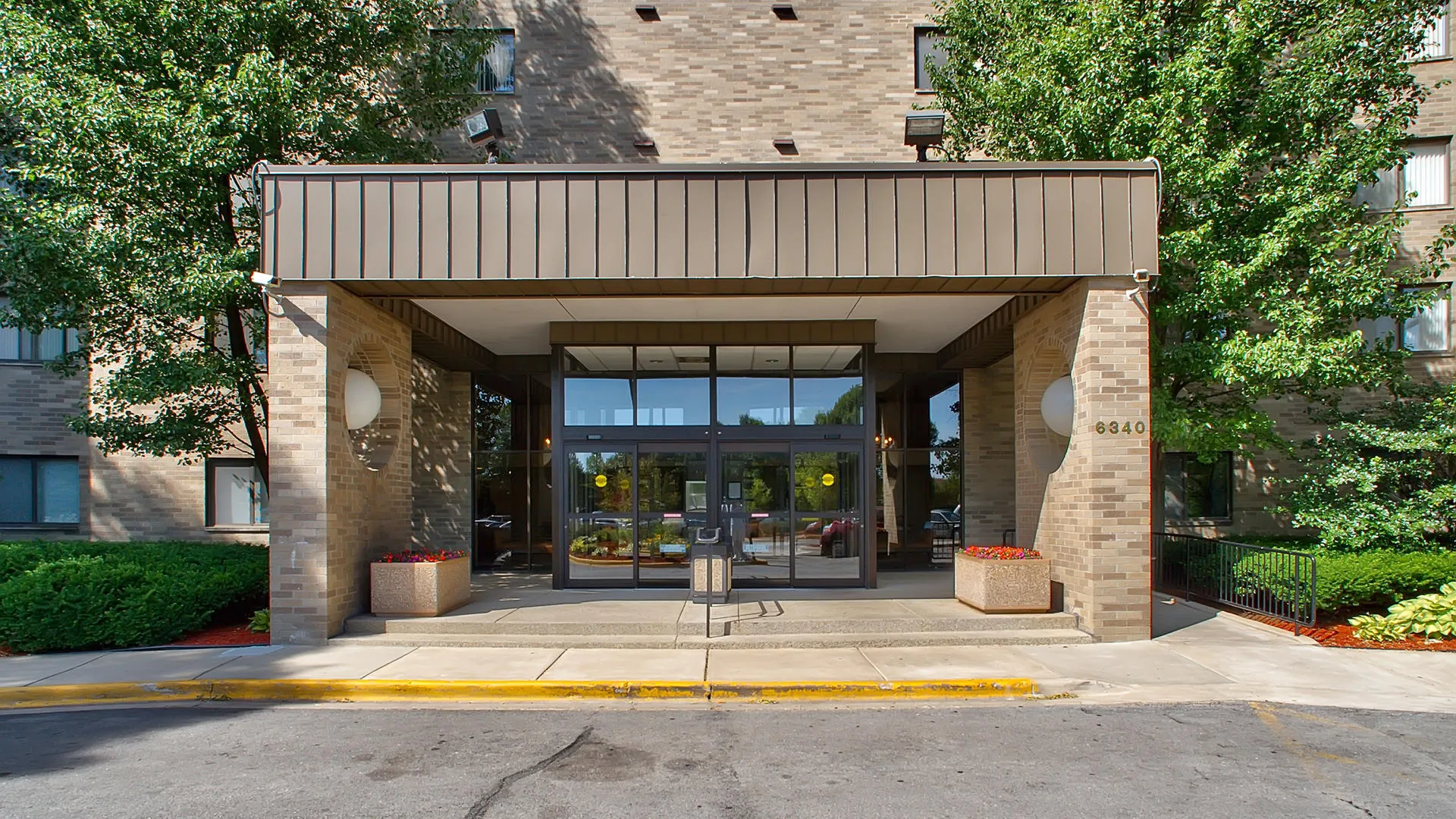 6340 AMERICANA Drive 720 IL