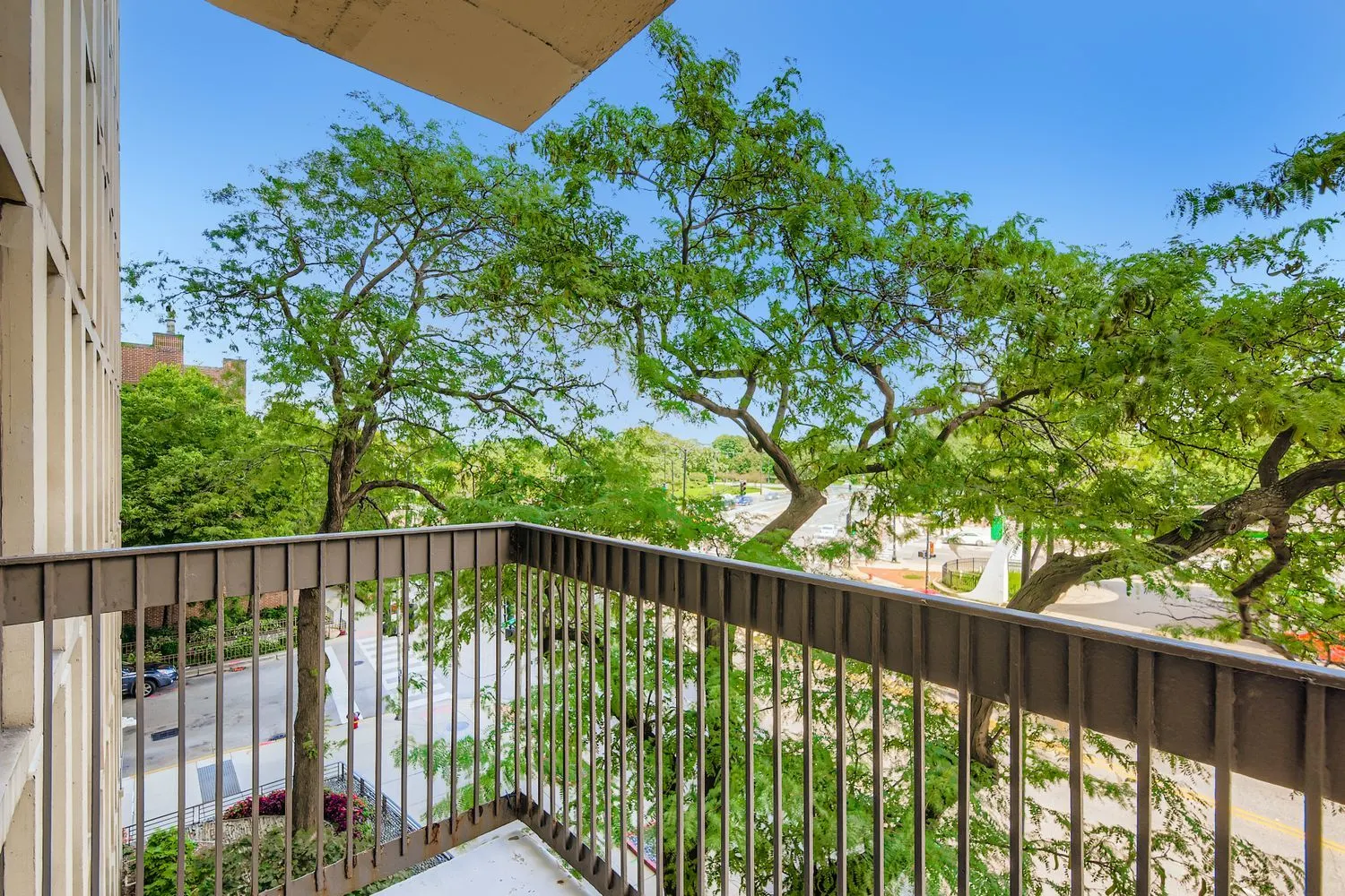 1660 N La Salle Drive 307 IL