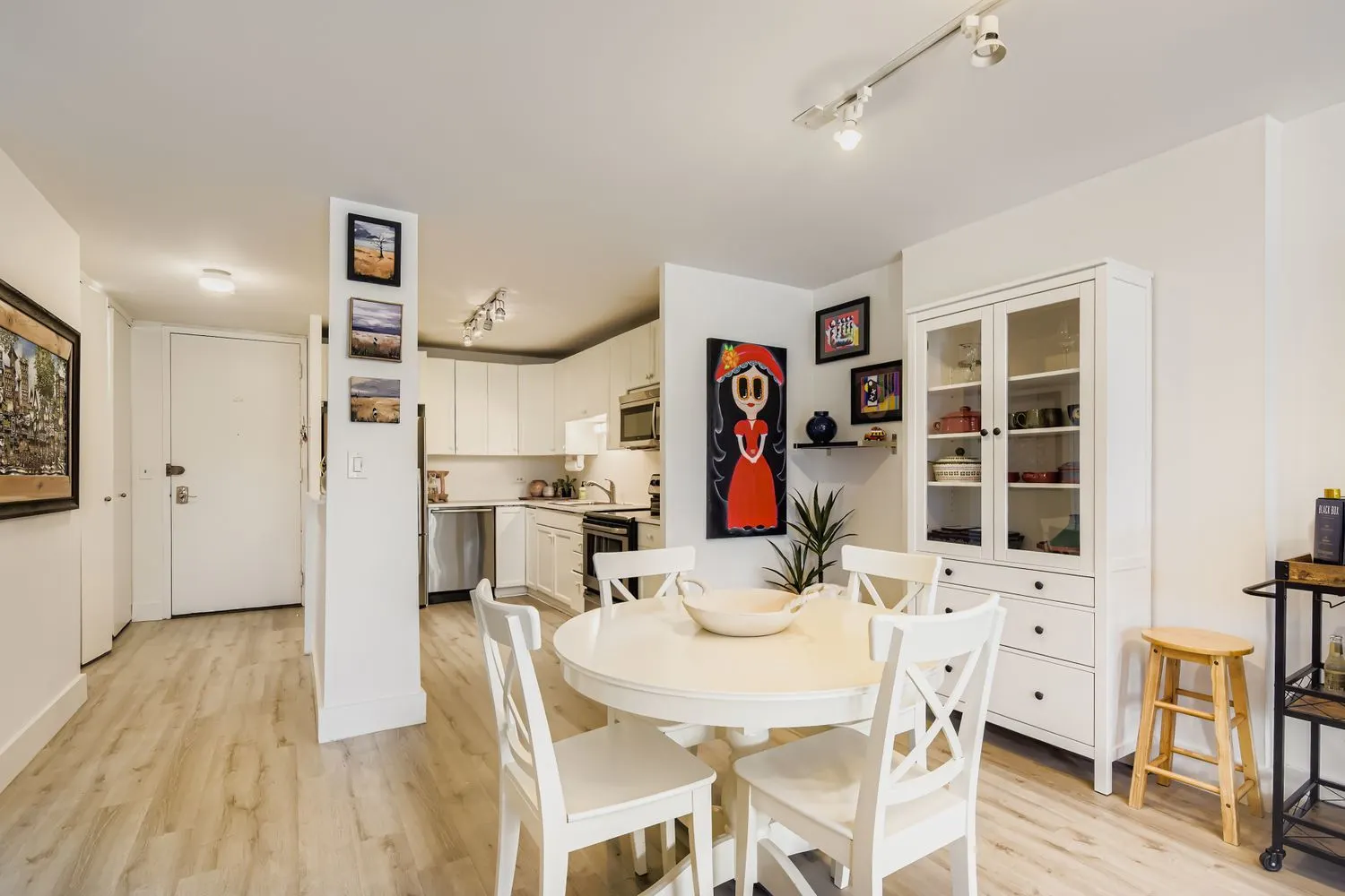 1660 N La Salle Drive 307 IL