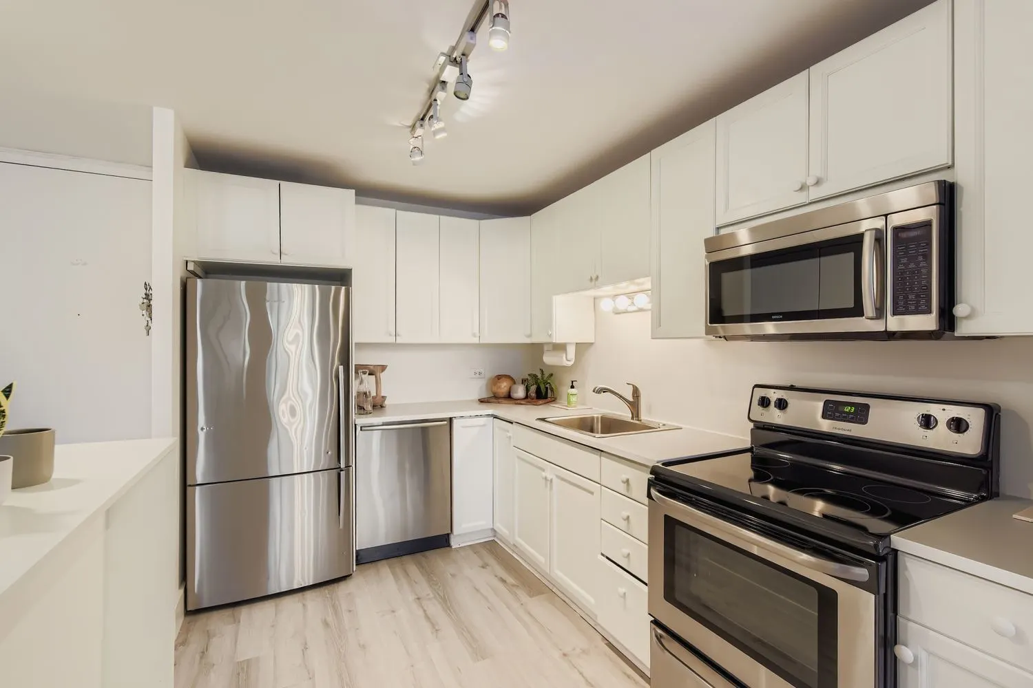 1660 N La Salle Drive 307 IL