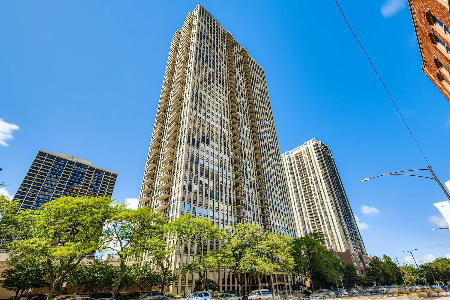 1660 N La Salle Drive 307 IL