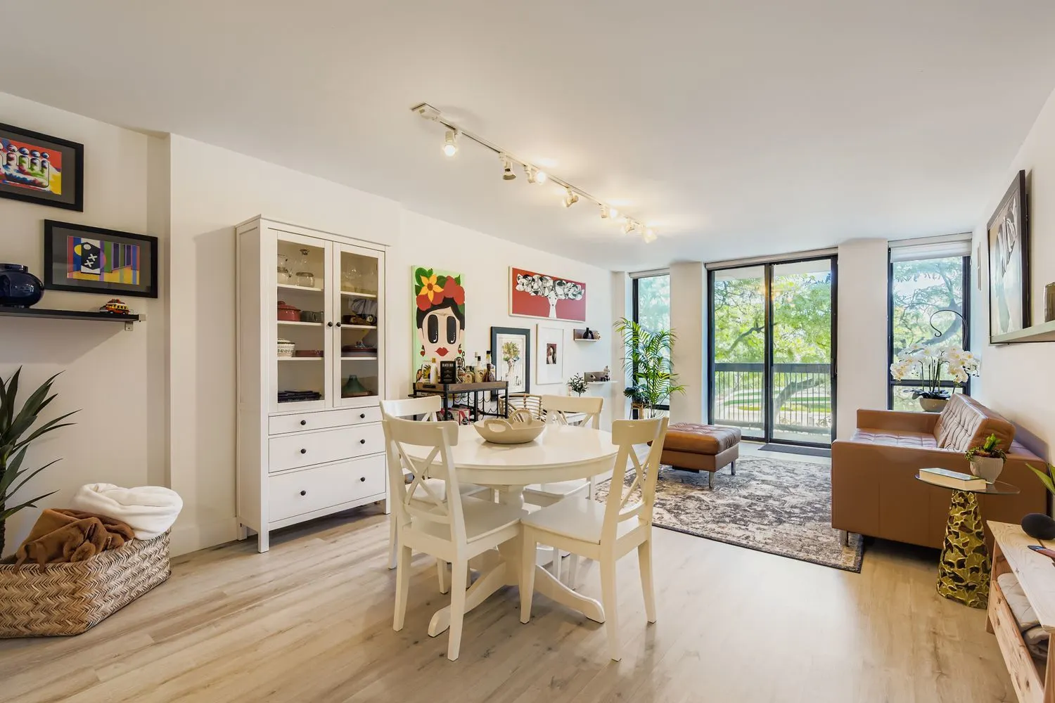 1660 N La Salle Drive 307 IL