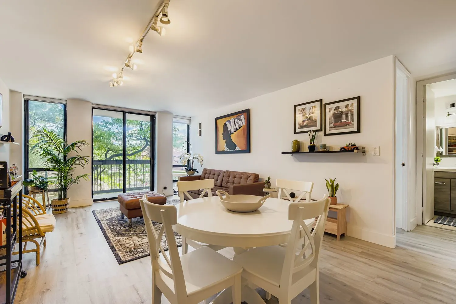1660 N La Salle Drive 307 IL