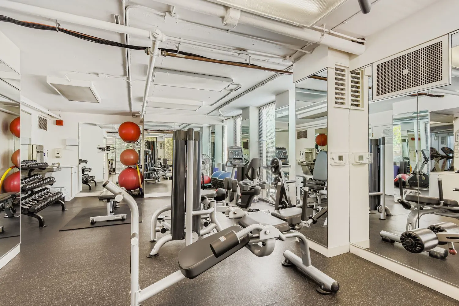 1660 N La Salle Drive 307 IL