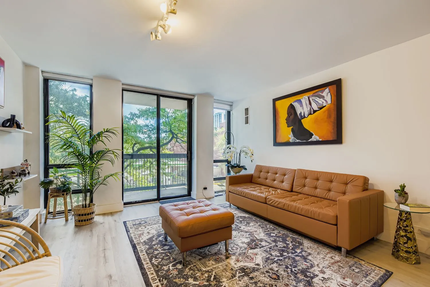1660 N La Salle Drive 307 IL