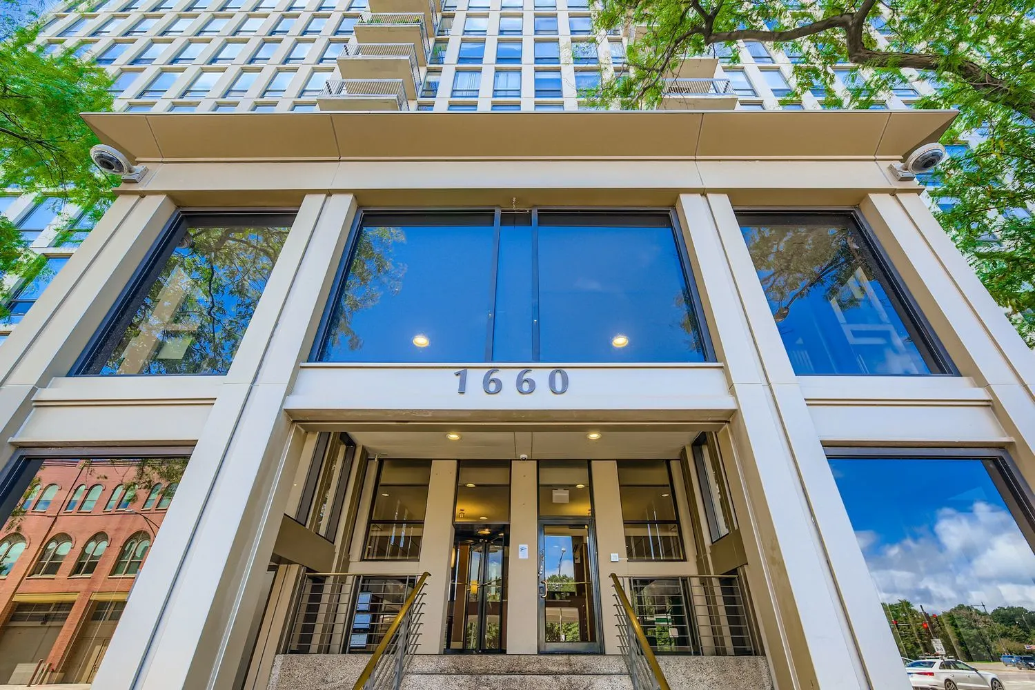 1660 N La Salle Drive 307 IL