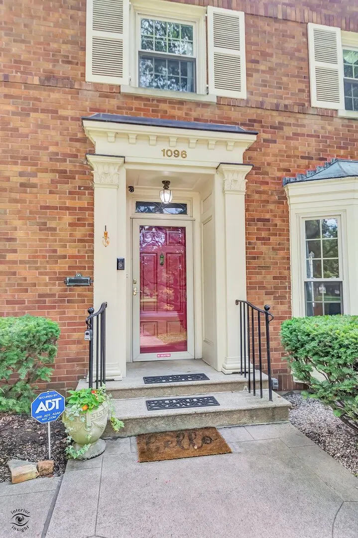 1096 S Wildwood Avenue IL
