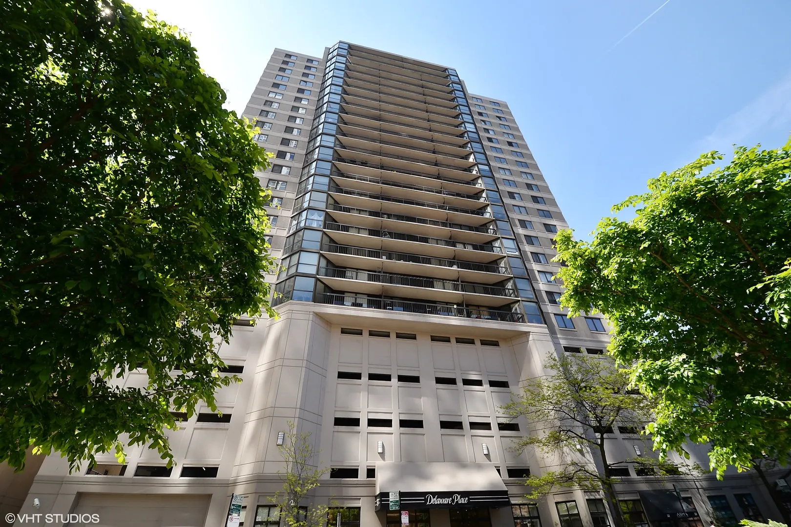 33 W Delaware Place PARKING IL
