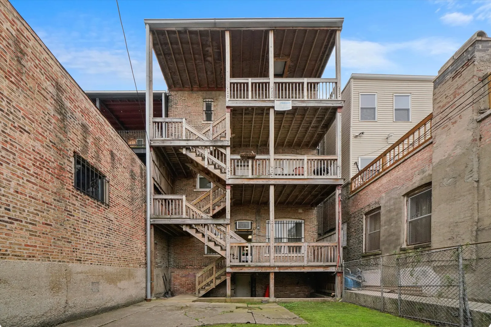 2140 W Cermak Road IL