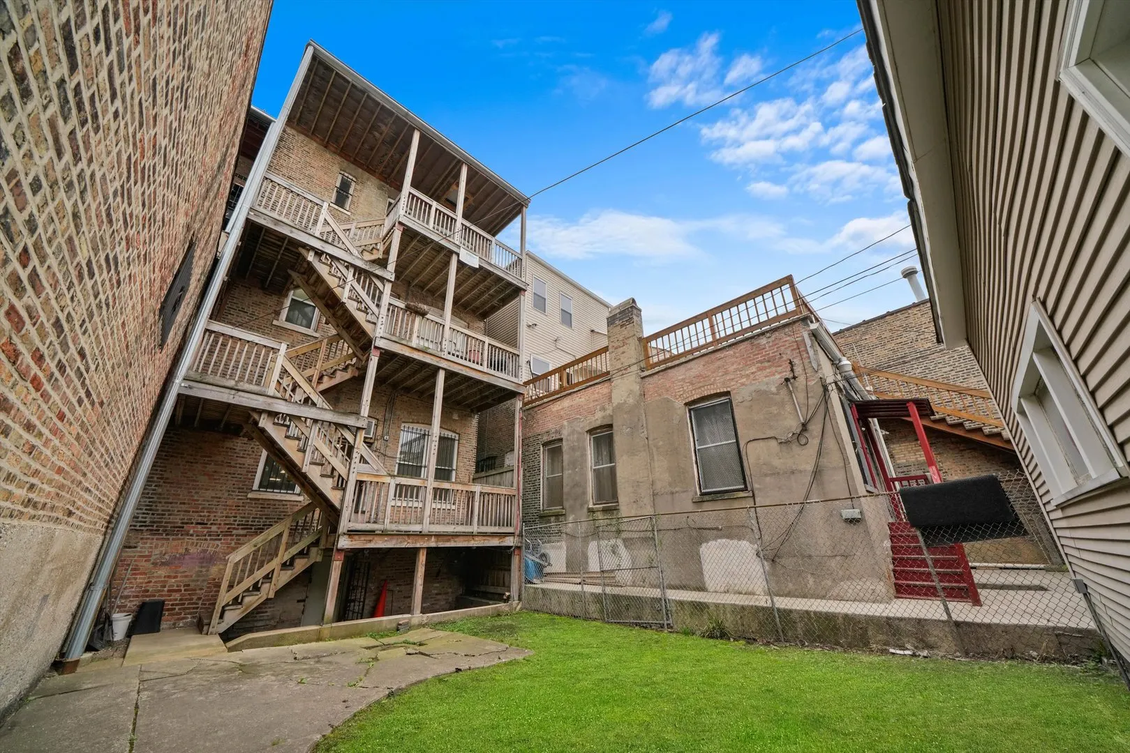 2140 W Cermak Road IL