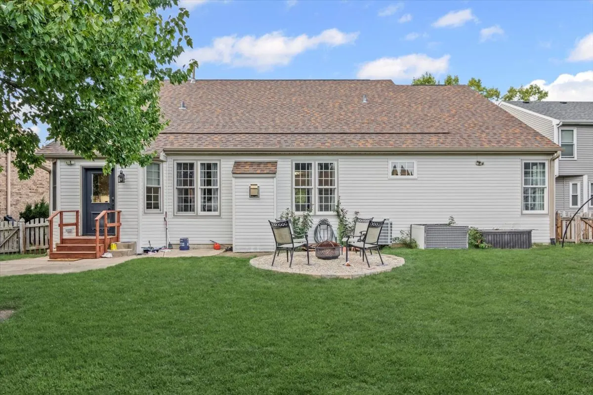 2581 Oak Trails Drive IL