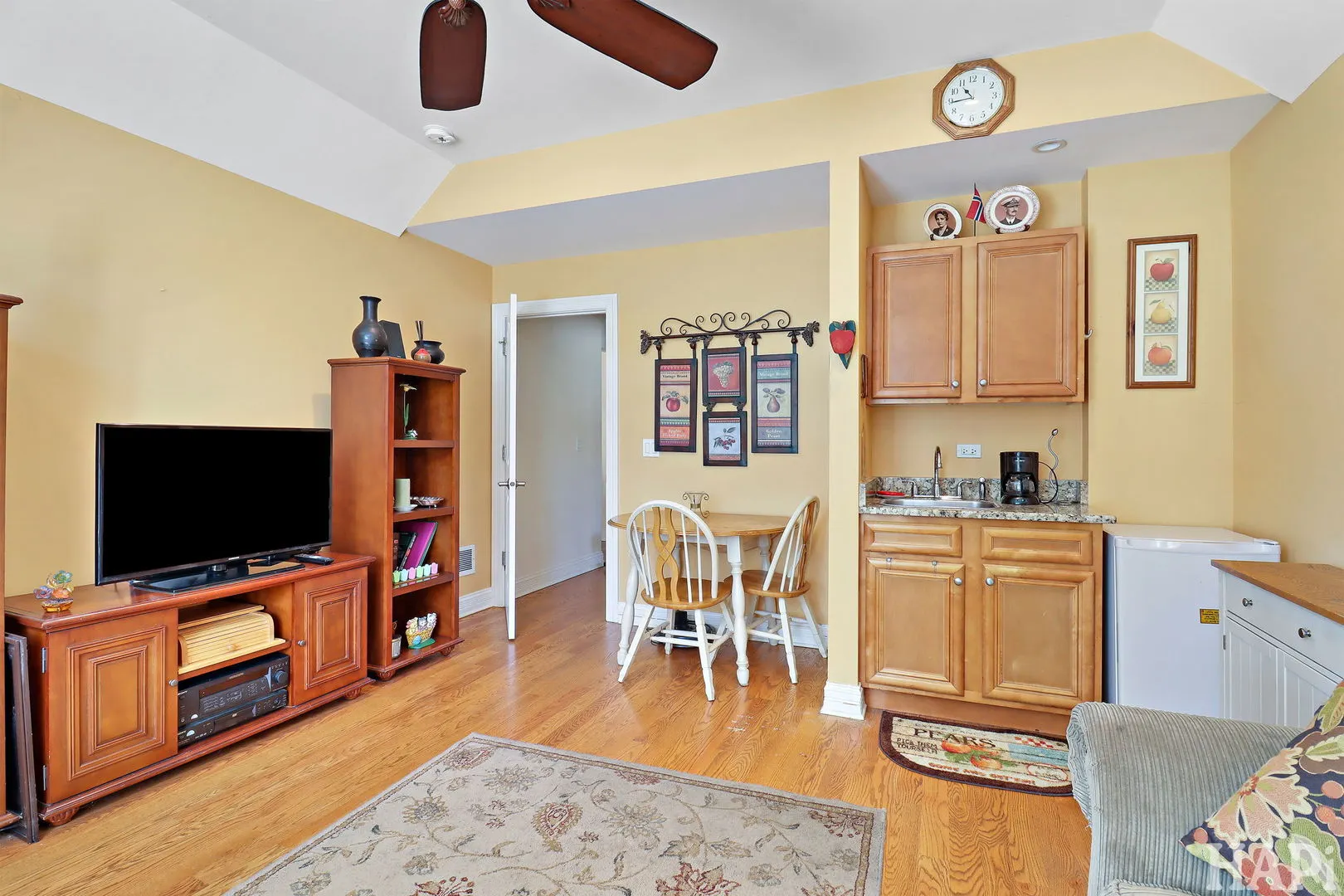 608 Glenwood Lane IL