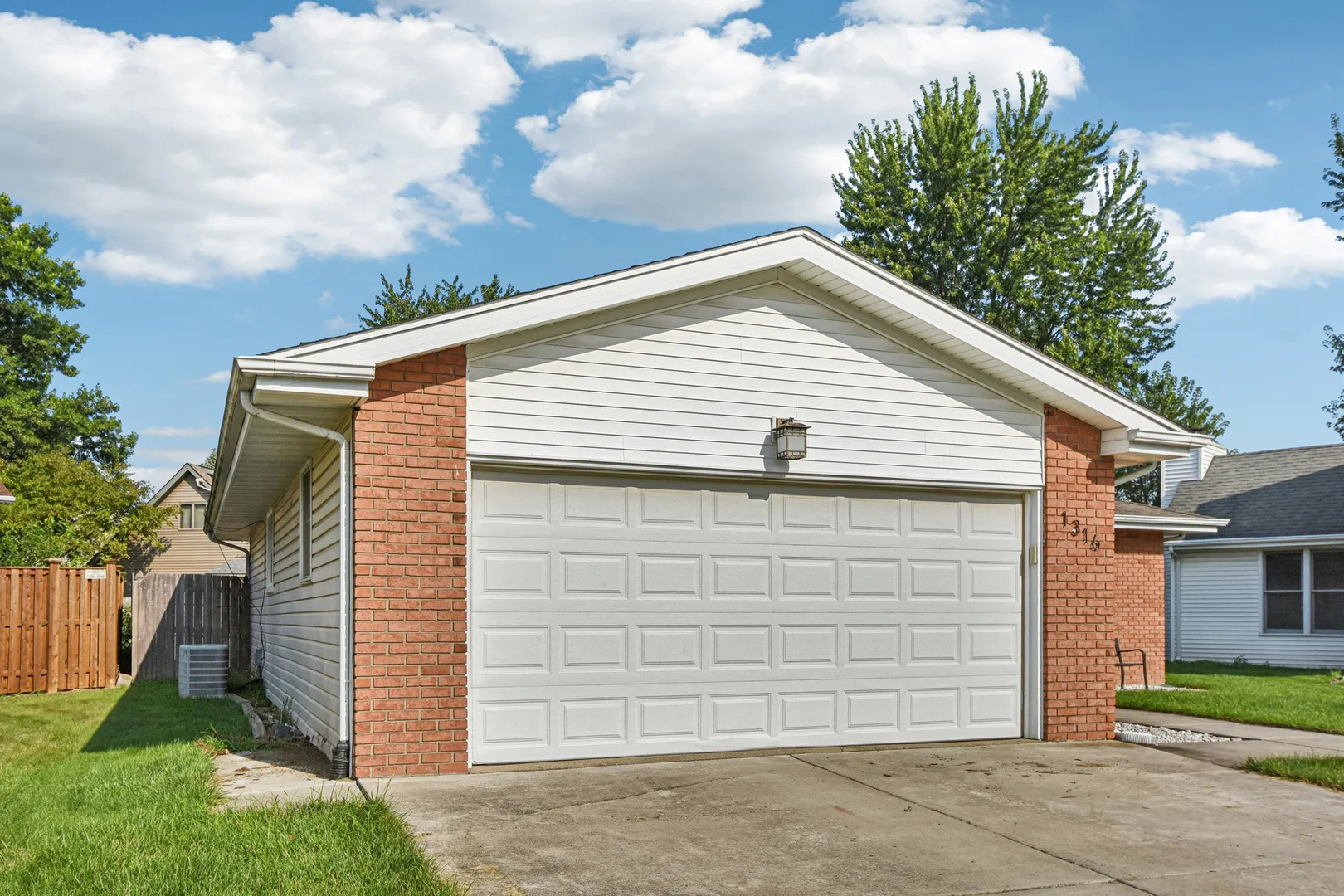 1316 Trend Drive IL