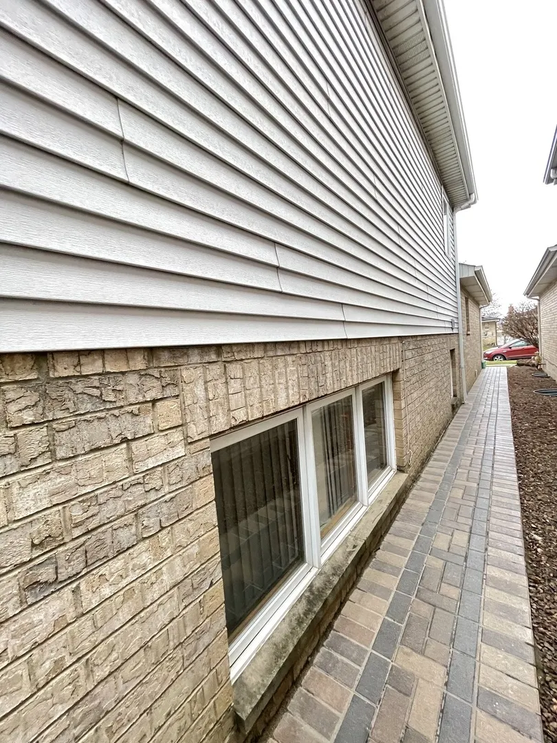 7051 W 64th Place IL