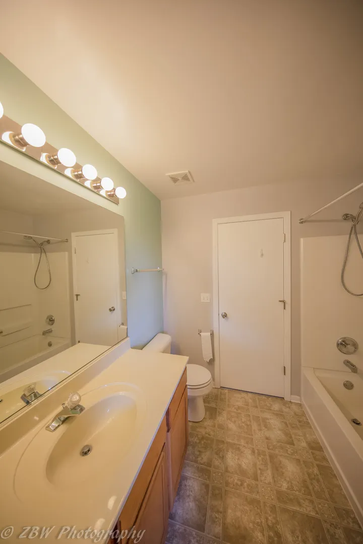2400 Sunrise Court 2400 IL