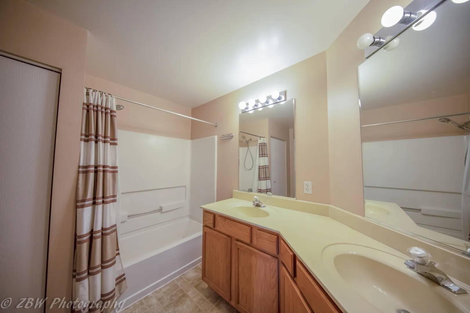 2400 Sunrise Court 2400 IL