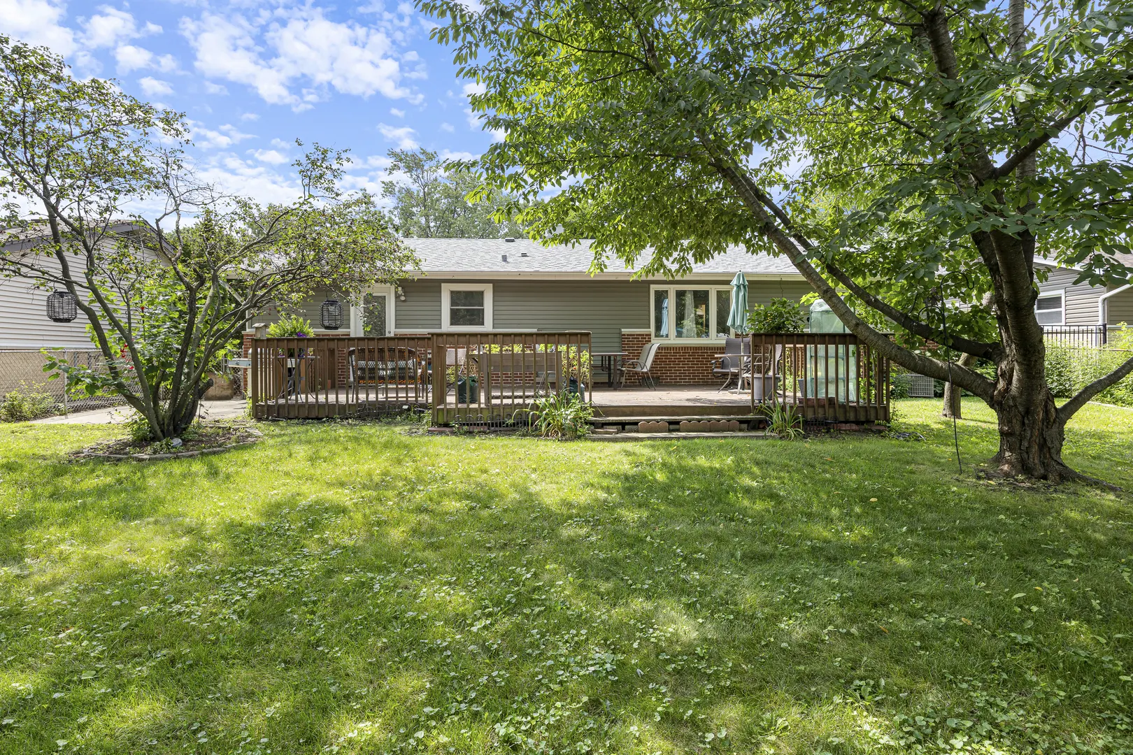 532 Landmeier Road IL