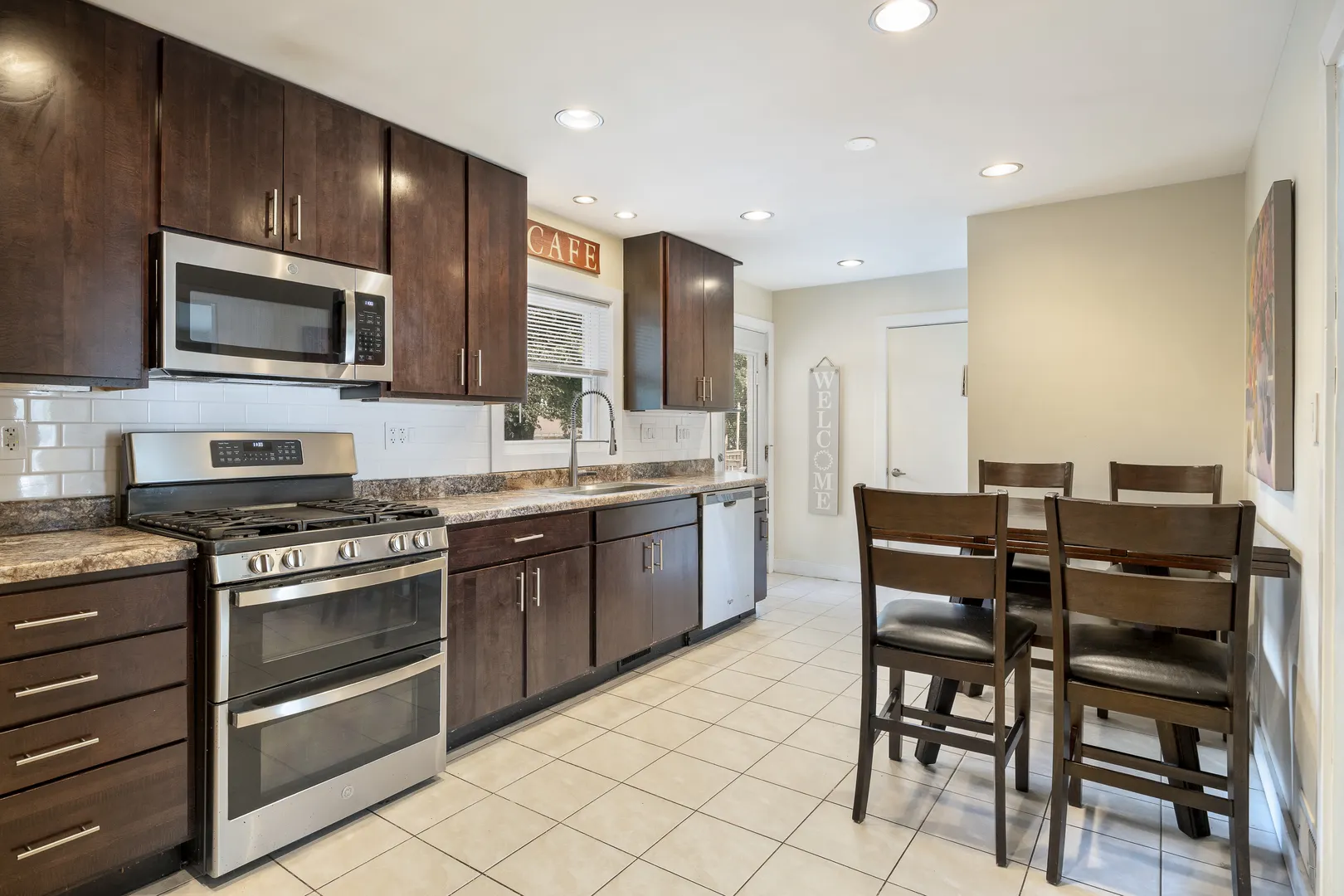 532 Landmeier Road IL