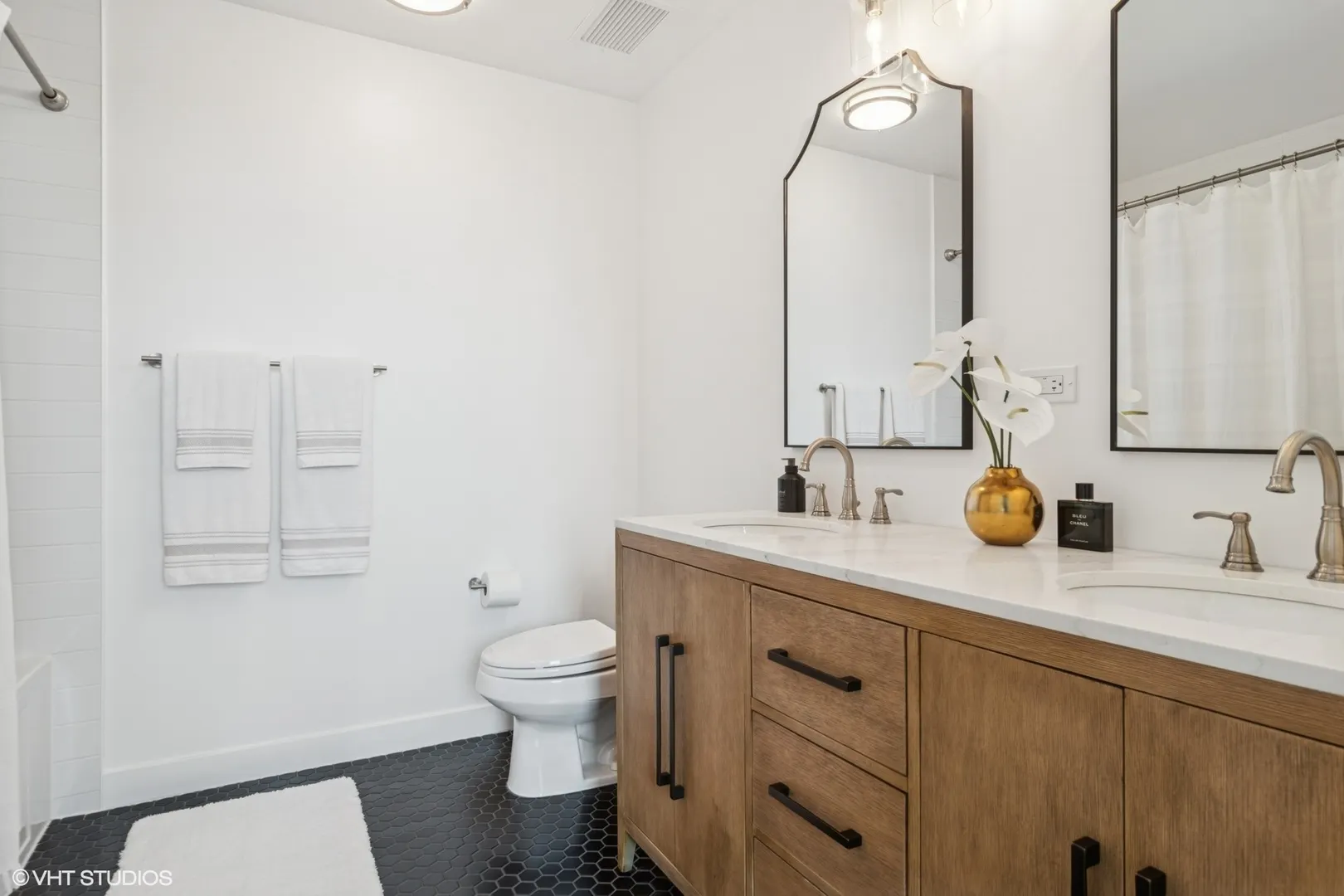 235 W Van Buren Street 4002 IL