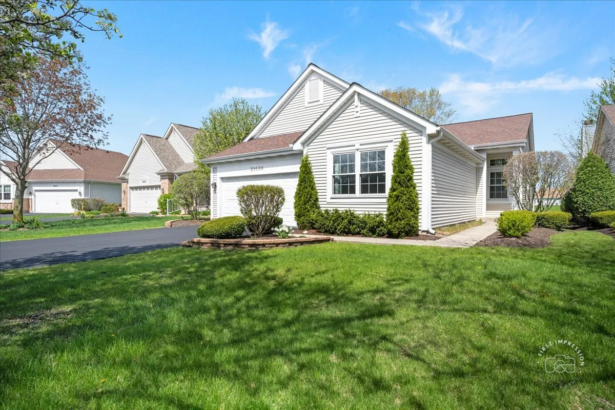 21600 W Larch Drive IL