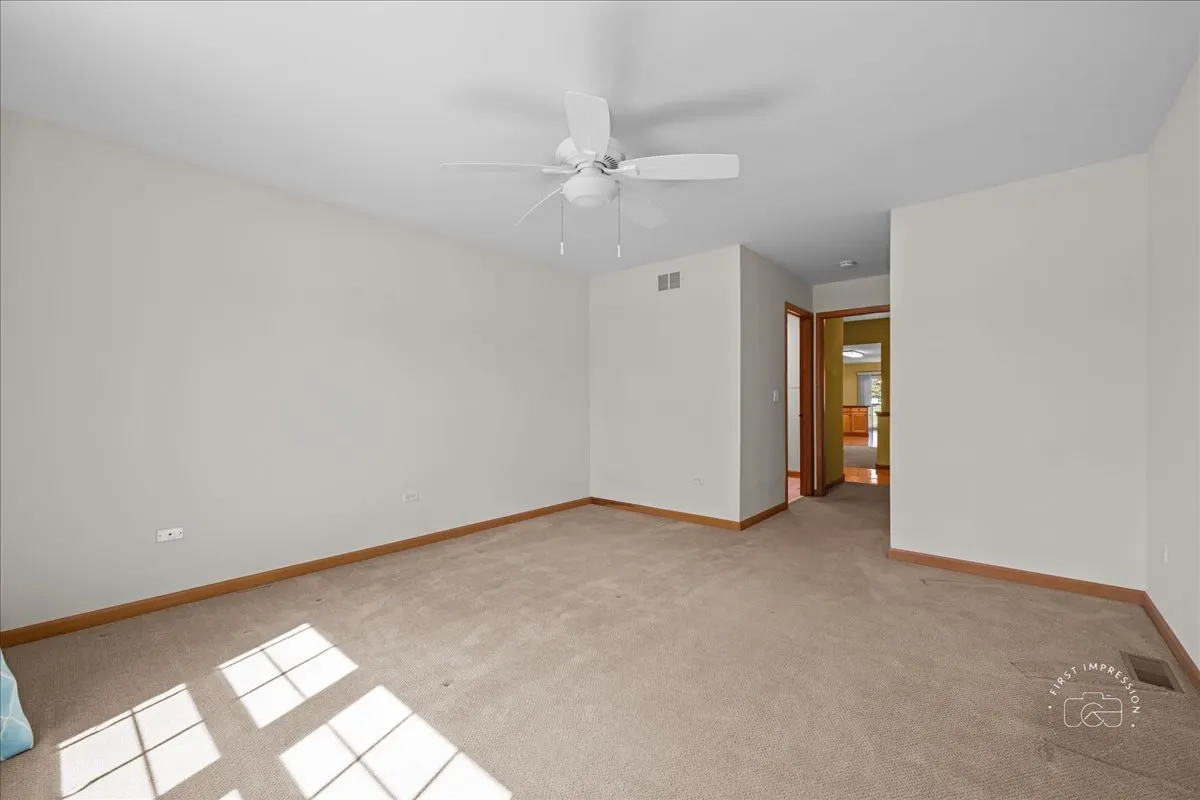 21600 W Larch Drive IL