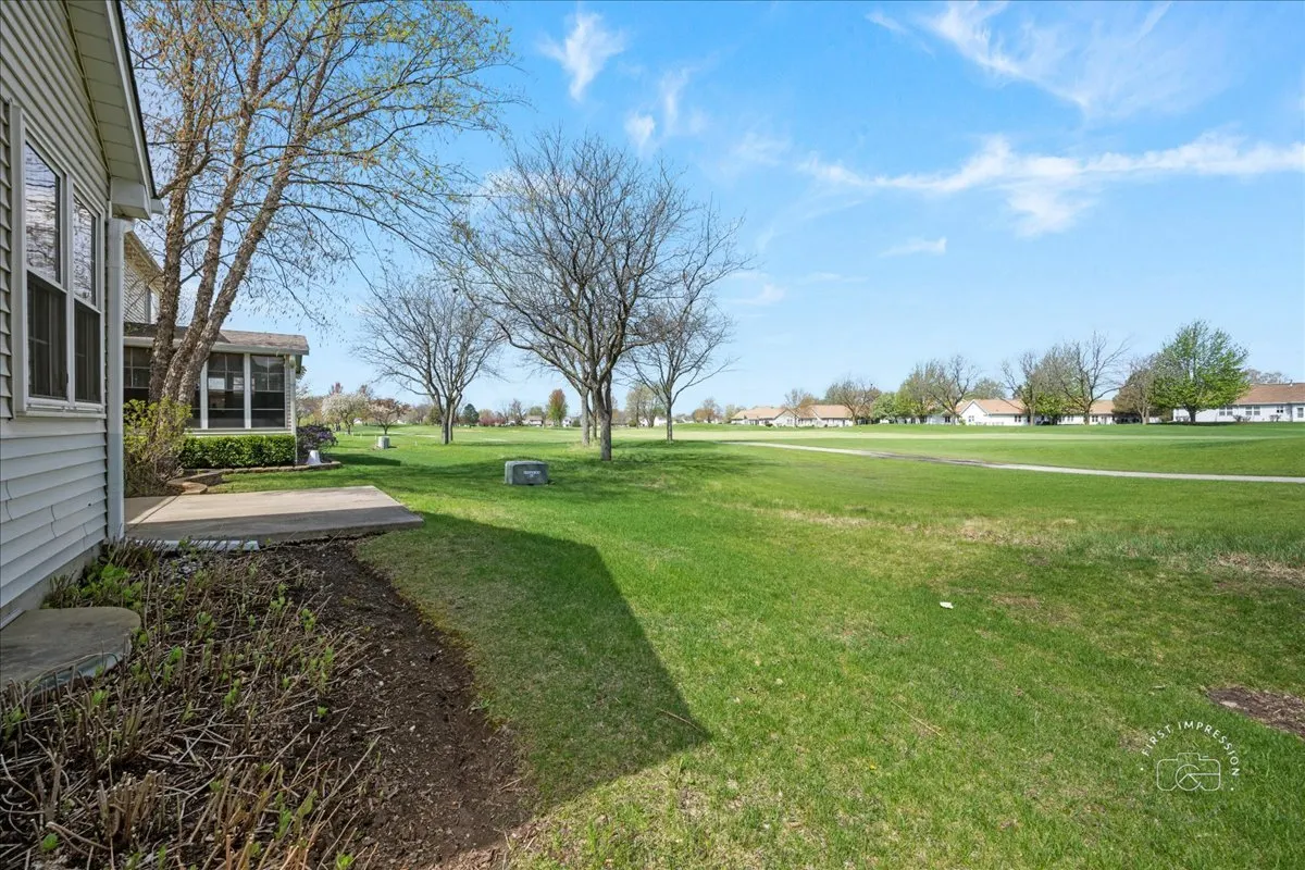 21600 W Larch Drive IL