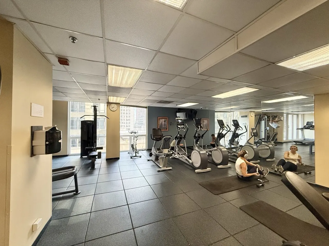 200 N Dearborn Street 2208 IL