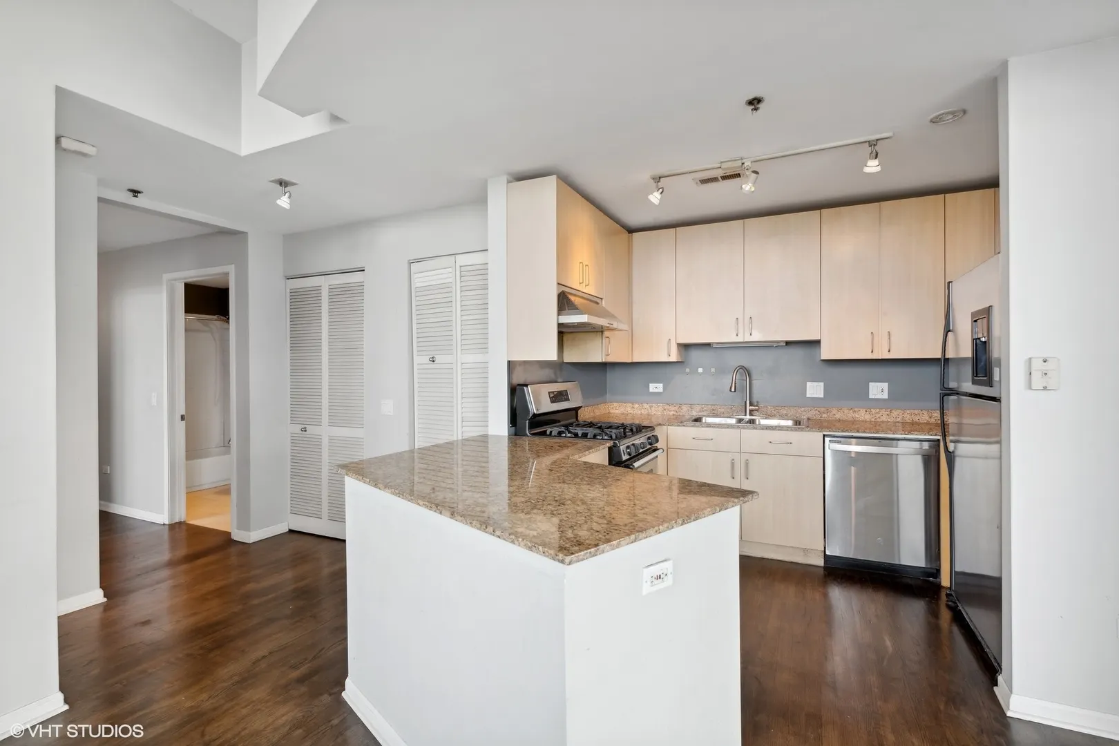 1201 W ADAMS Street 811 IL