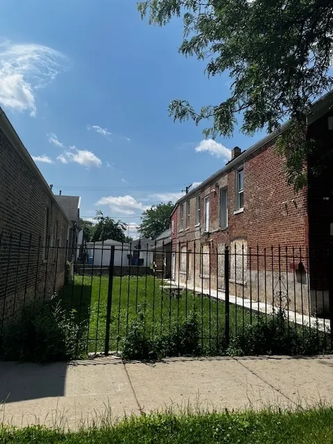 2911 W 25th Street IL