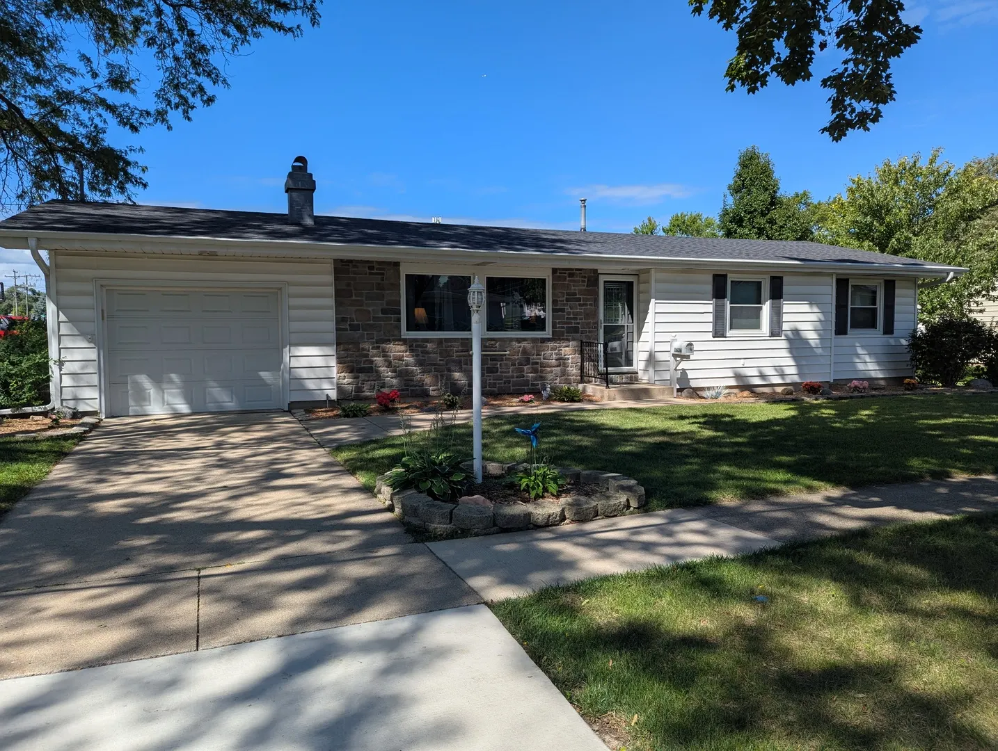 1636 N Ridge Drive IL