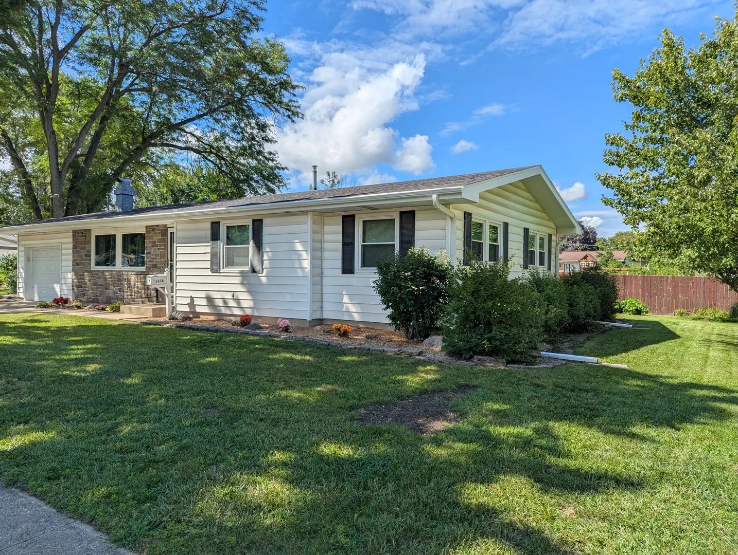 1636 N Ridge Drive IL