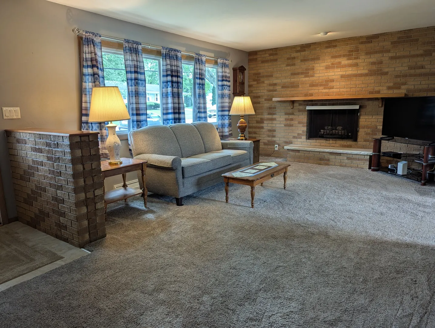 1636 N Ridge Drive IL