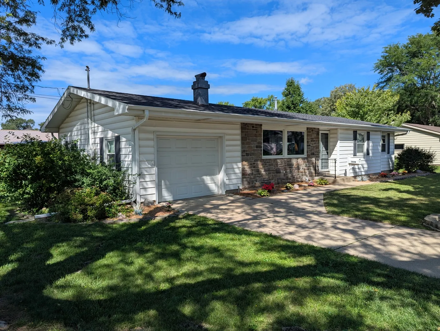 1636 N Ridge Drive IL