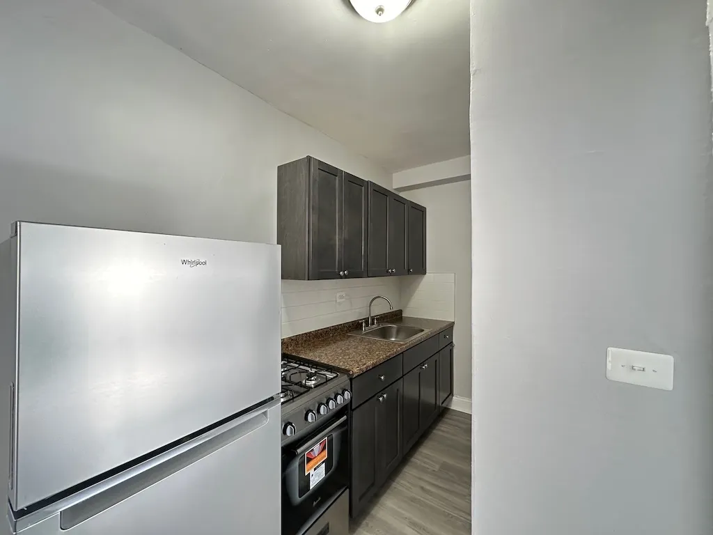 4604 N Beacon Street 2E IL