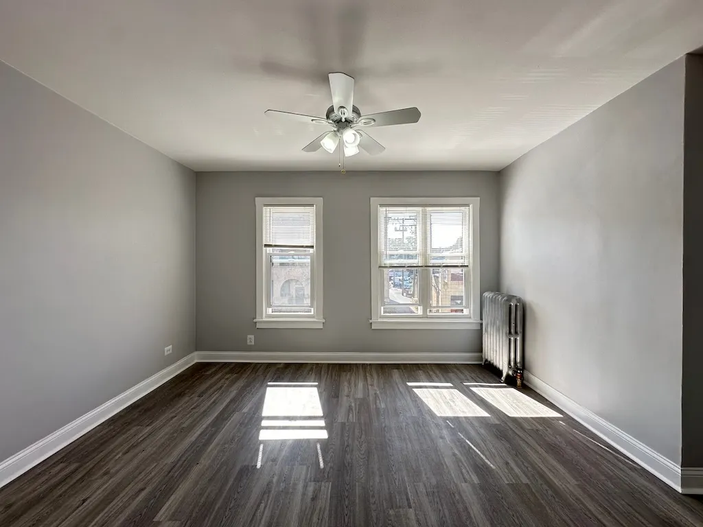 4604 N Beacon Street 2E IL