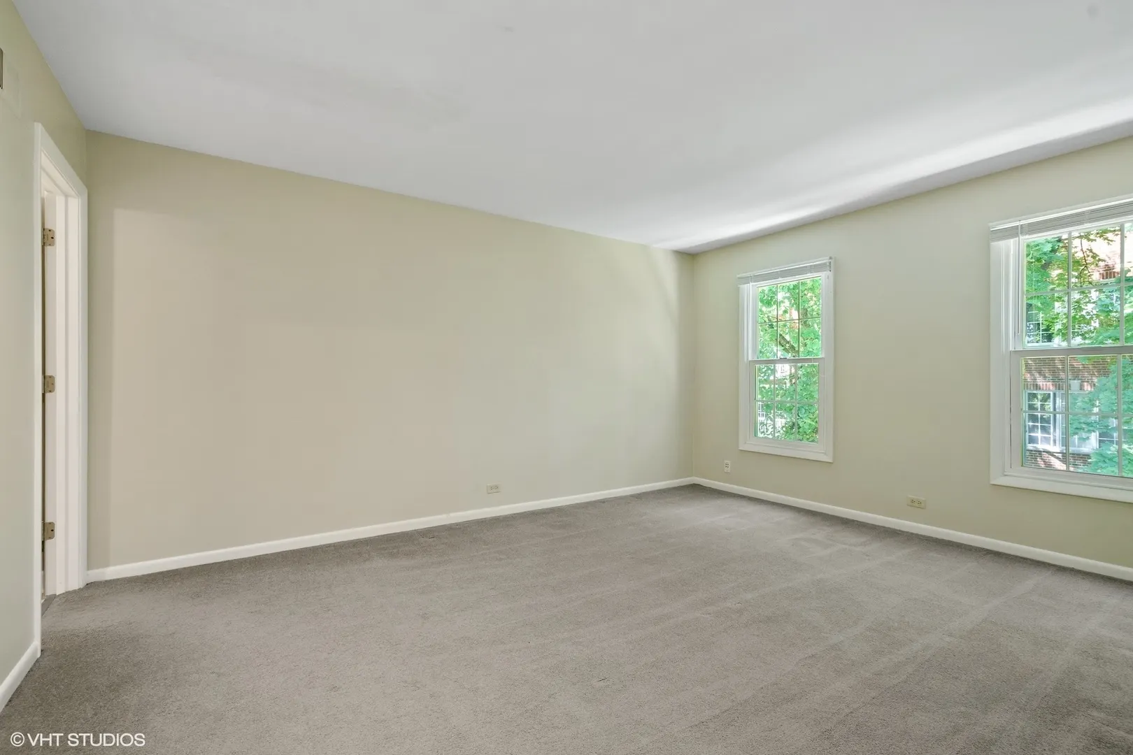 520 SHORELY Drive 201 IL