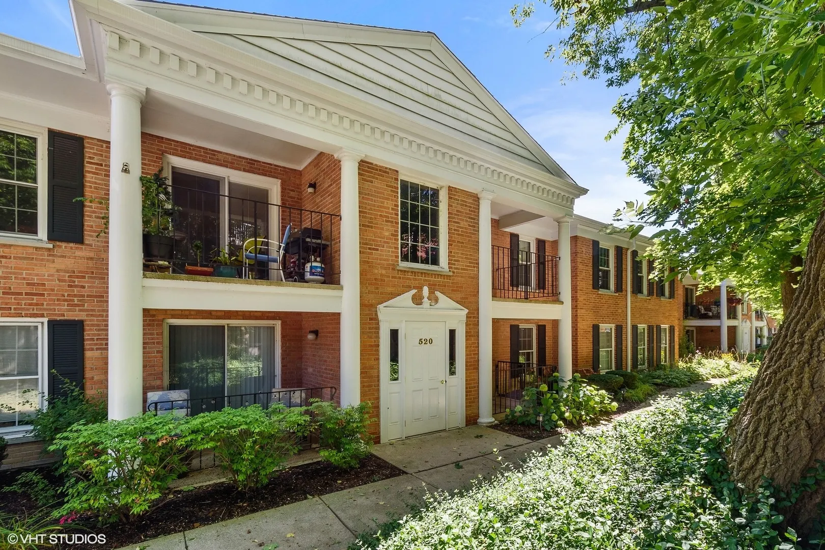 520 SHORELY Drive 201 IL