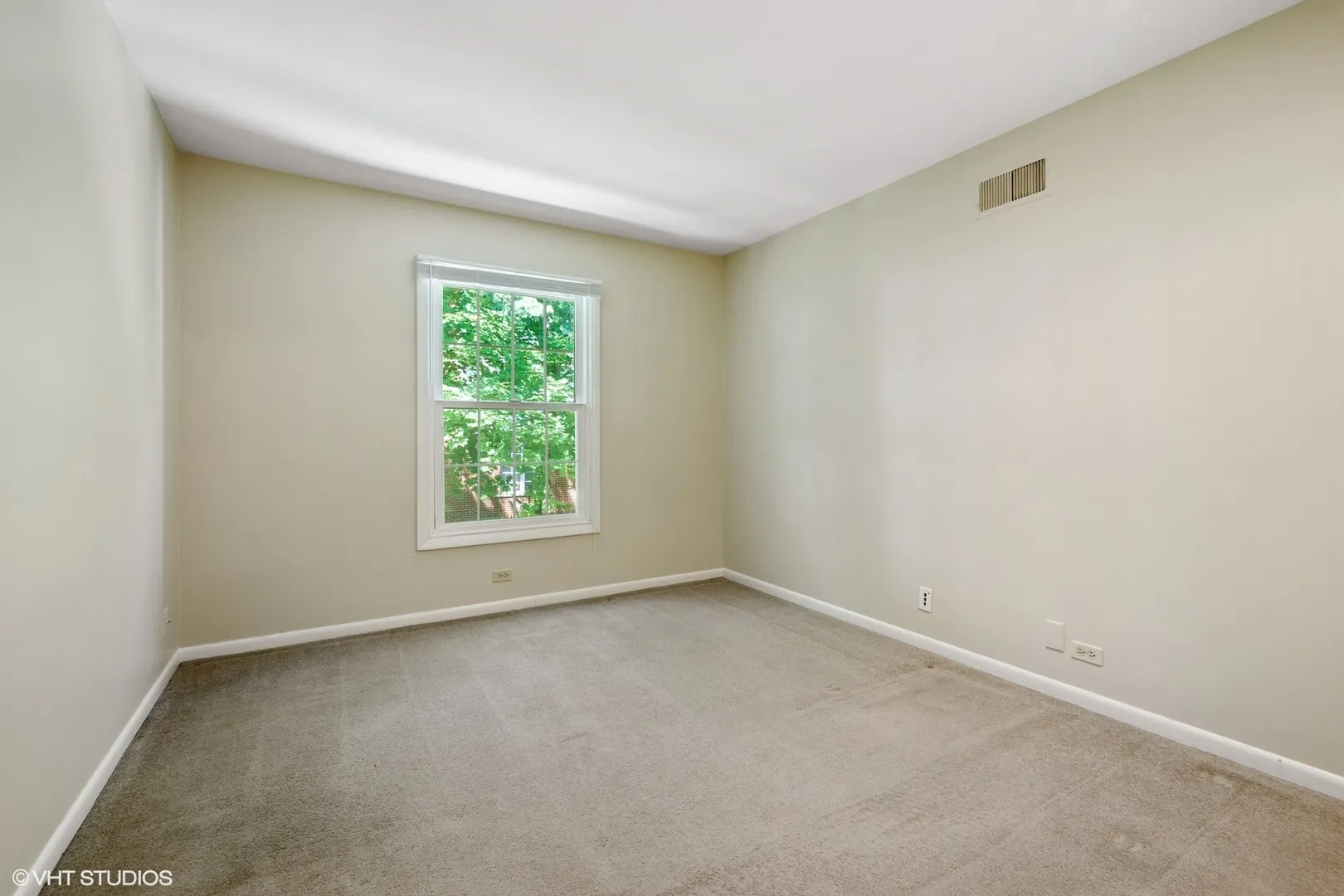 520 SHORELY Drive 201 IL