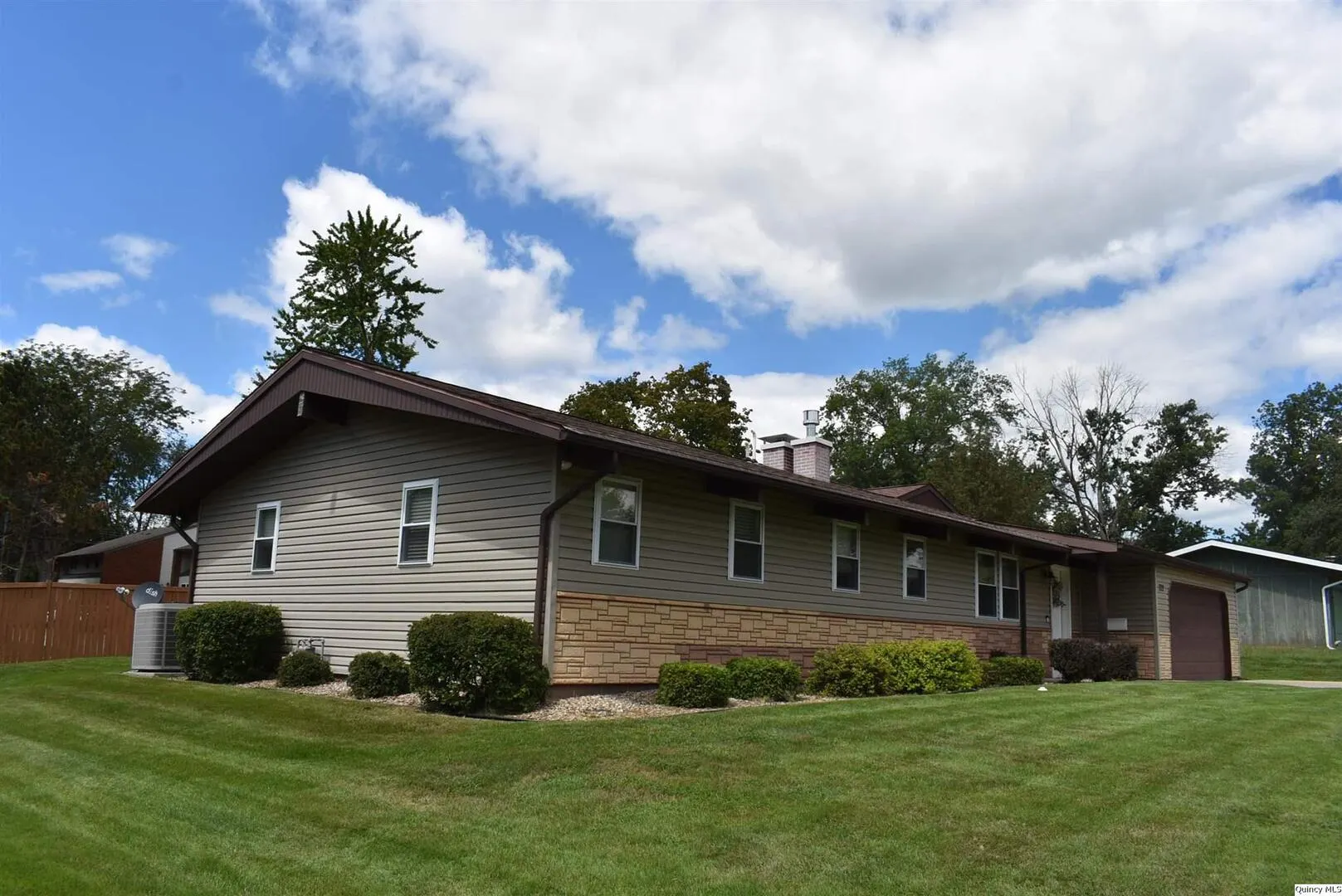 722 Ridgewood Dr IL
