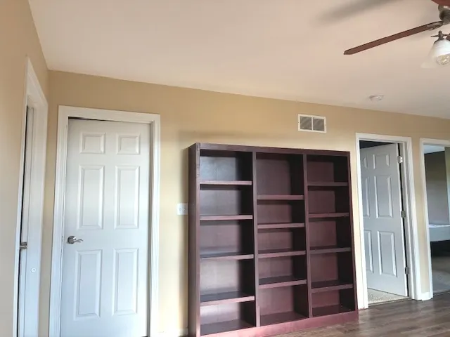 675 Hunters Path IL