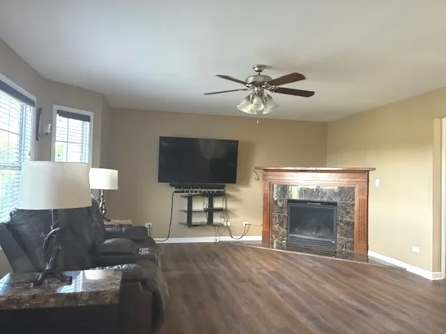 675 Hunters Path IL