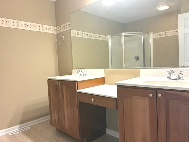 675 Hunters Path IL