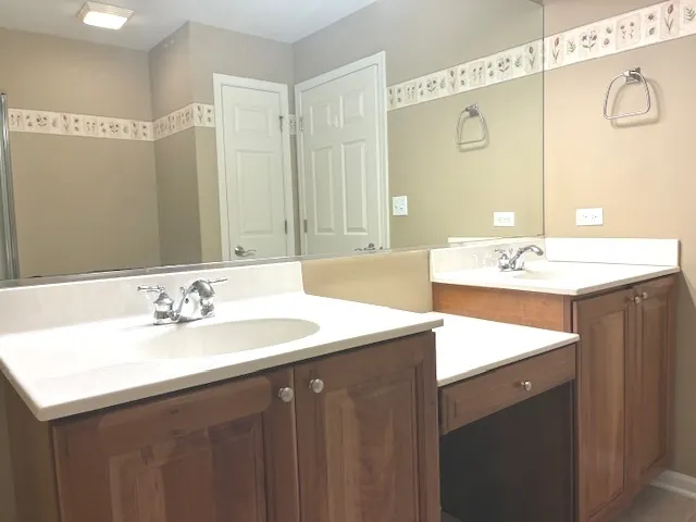 675 Hunters Path IL